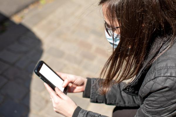 Las fake news  o noticias falsas son aquellas que incluyen información no veraz o manipulada